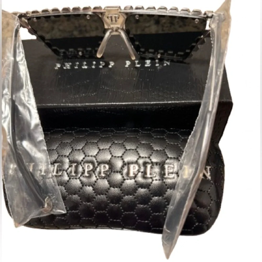 Philipp Plein Crystal embellished Sunglasses - Picture 3 of 8